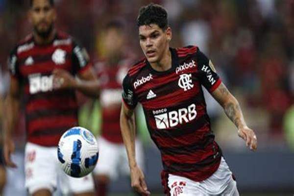 Ayrton Lucas afirma que o Flamengo é seu 'time do coração' e que