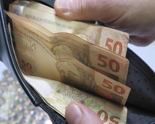 Salário mínimo de R$ 1.412 começa a ser pago nesta quinta (1º); veja o que  muda